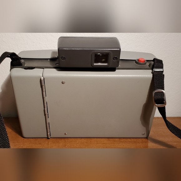 Vintage Polaroid Automatic 210 Land Camera W/ Strap + Hard Case - Picture 2 of 5